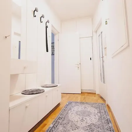 Elegantes Mit Terrasse Lejlighed *